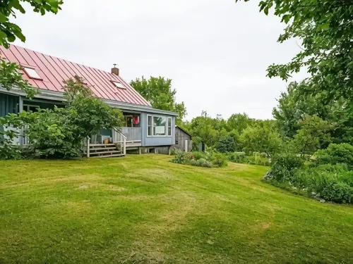 Hill top home located on 30 acres with privacy and surrounding natural beauty. - Alphydda