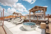Joshua Tree National Park-Gorgeous Home-HotTub+Game Rm+Views+EV Charger! - Homestays