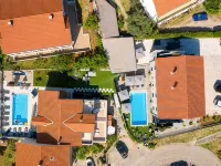 Villa LuiSole - Apartment °1 with heated saltwater pool, family-friendly Ξενοδοχεία στην πόλη Krk