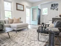 3 BR cozy + renovated walkable downtown stay Hotels in Hilliard