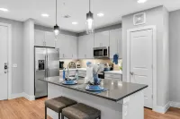 Swanky Cozy 1-bedroom apartment w/fitness room, pool,WIFI in fabulous Fort Worth