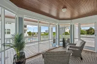 Sea Palms - Steps to the beach, 360 Views - 4-Star