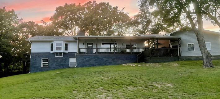 Gated lakefront Acreage with Views and Beach Access - 4 BR Table Rock Lake Home Hotels in Pine B Township