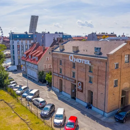 Q Hotel Grand Cru Gdańsk Отели рядом с достопримечательностью «Музей почты Польши»