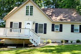 Cozy 3 bd Cottage w/ access to private lake