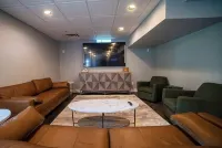 The Parkview House. Hot Tub, Arcade & Park!
