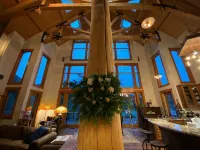 THE ONLY LUXURY RIVER FRONT PROPERTY ON THE ELK RIVER. 10 min to beach & town! - 5-Star