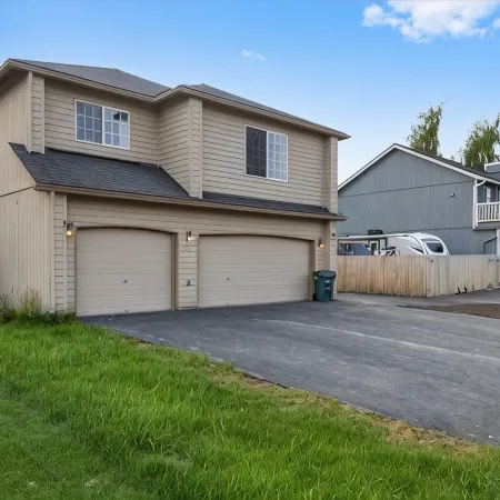 4 Bedroom 3 Bathroom Home Near Golf Course and Zoo