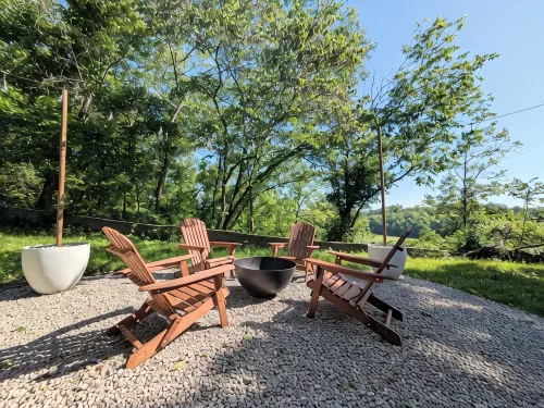 Charming Cottage with a View. Low Cleaning Fee. Close to Fort Leonard Wood.