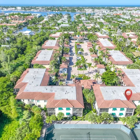 3 Pools, lazy river, walk to 5th ave restaurants!