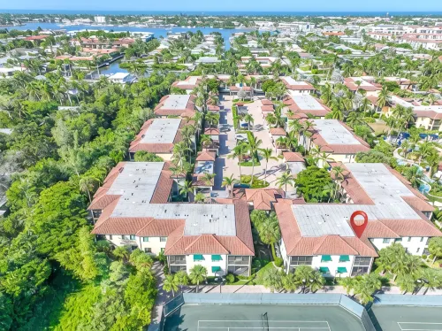 3 Pools, lazy river, walk to 5th ave restaurants! - 3-Star