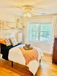 Narrow River Gem Kayaks Mins to Gansett Beach Central AC Fenced-in Yard Location - 4-Star