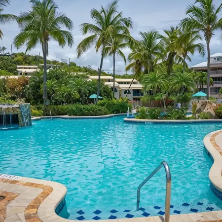 Windward Breeze – Walk to Beach!