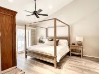 Amazing View!! Spacious 3 bd/ 4 bth in Palm Valley CC!! - 4 ดาว