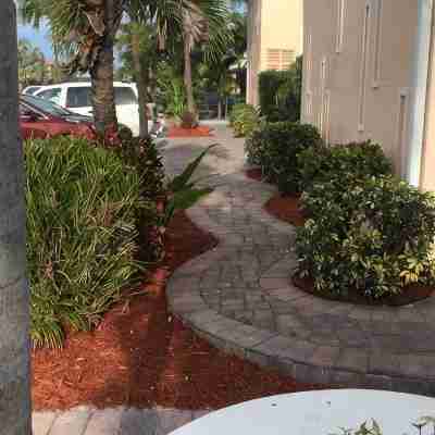 FABULOUS 1BR/1BTH CONDO - 1/2 BLOCK TO BEACH Hotel Exterior