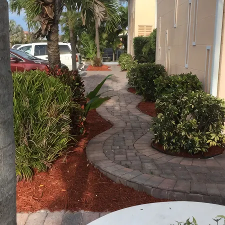 FABULOUS 1BR/1BTH CONDO - 1/2 BLOCK TO BEACH