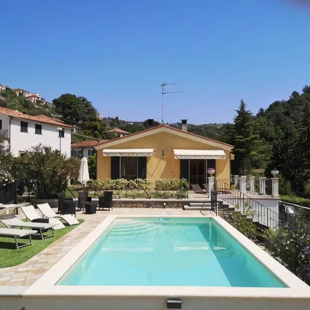 Imperia House with Private Pool Hotels in Imperia