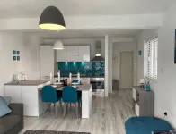Stunning, fully refurbished apartment in small, exclusive complex with pool - 2-Star