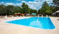 Timber Mountain Lodge,  Private Hot Tub .1 Mi to Thunder Ridge; 10 min Branson - Pools