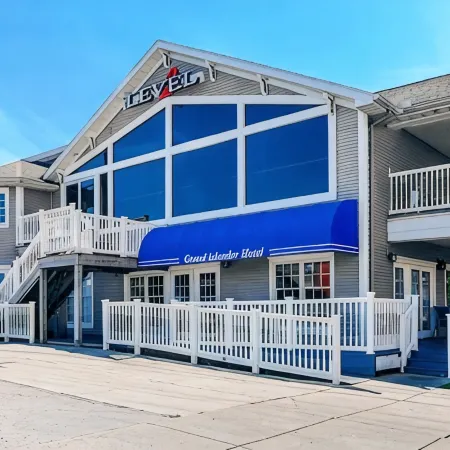 Grand Islander Hotel