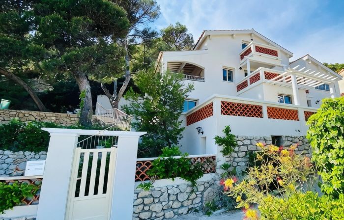 Magnificent villa facing the sea for 18 people