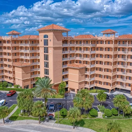 Relax in High-End Coastal Luxury at Harborview Grande