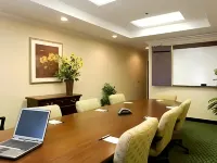 Fairfield Inn & Suites Atlanta Buckhead Các khách sạn gần Trung tâm mua sắm Lenox Square