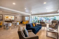 Super 8 by Wyndham Gilroy