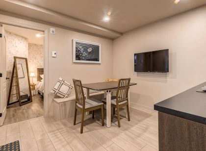 North House - Two Bedroom Escape in the Heart of Old Quebec