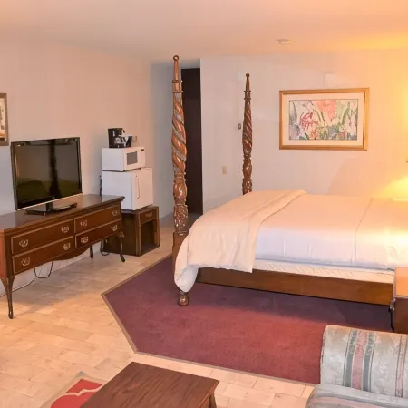 Merced Inn & Suites