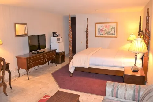Merced Inn & Suites