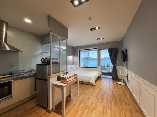 Namhae Kkum Ae Geurin Spa Pension - Wi-Fi