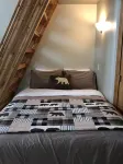Private Cabin with Open Loft - Sleeps 3-6 - Chalets