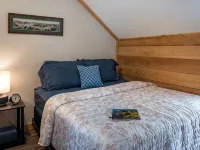 Bear Cub Barn, Bolton Landing Hotels in Bolton
