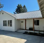 Spectacular peaceful out of town getaway only 5 miles from downtown Lake Chelan.