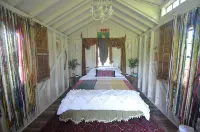 The Wren's Nest at Scottland Yard Farm, a Romantic Cabin