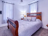Come visit The Sunflower House! 4 bedrooms 2 baths in Ashtabula Harbor with WIFI Ξενοδοχεία στην πόλη Ashtabula