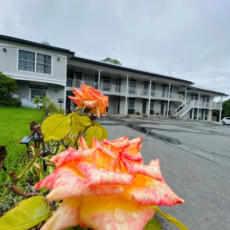 Colonial Lodge Motor Inn