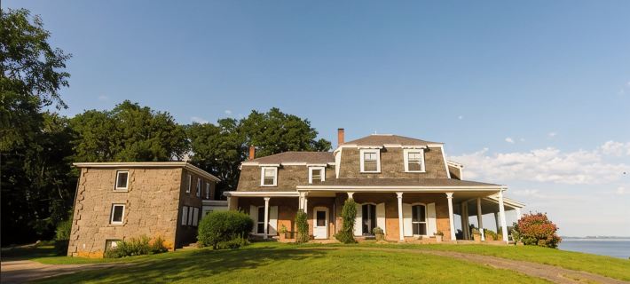 Elegant Bayview Victorian Home; walk to beach Hotels in Gloucester