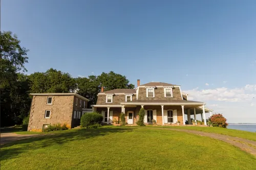 Elegant Bayview Victorian Home; walk to beach