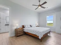 Unwind on the Bay- Fishing, Pool, Tennis, Basketball courts & Kids' Playground - 4-Star
