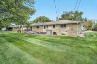 Less than 1 block to Notre Dame!  Sleeps 14 - 4-Star