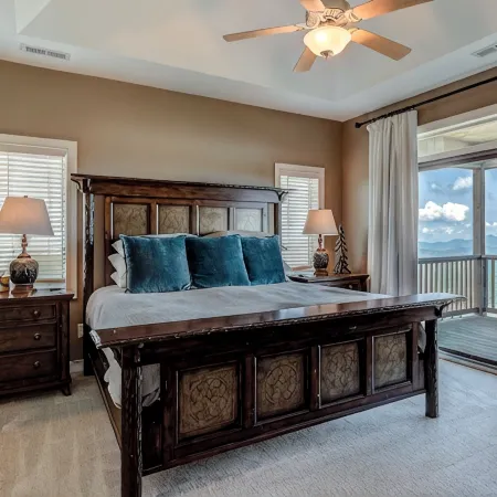Updated condo at 5100' with breathtaking views!