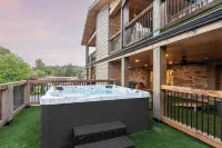 5 Br Luxury Home on Main Street in Downtown Blowing Rock + Hot Tub! - Boutique
