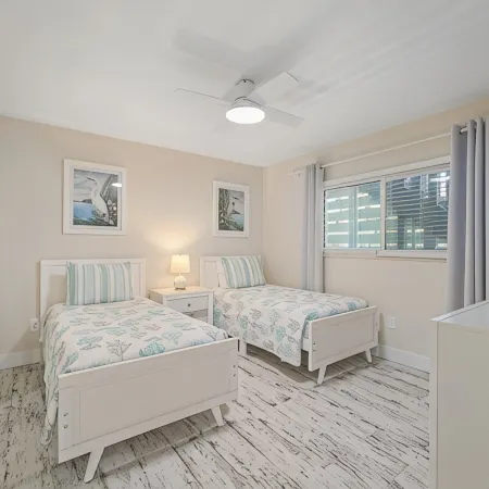 BEST LOCATION! NORTH END OF ANNA MARIA, FL STEPS TO BEACH & DINING - LOWER UNIT
