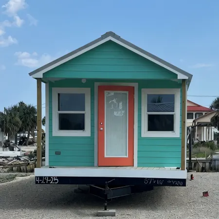 Waterfront & 4 minutes from the Gulf of Mexico