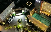 井裡汶格拉格酒店 - 停車場