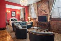 Southern Charm and Comfort on the Bourbon Trail- Trail Suites Inn, Suite C