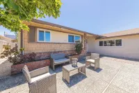 7 Bed Single Level Home+Detached Casita, Game Room, Fire-Pit, Free Parking/Wi-fi