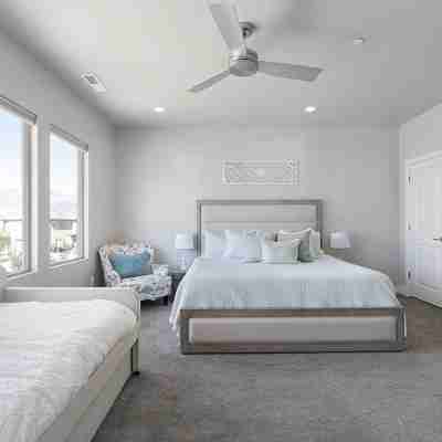 Escape 2 Zion~Sleeps 30~Heated Poo~Lazy River~Private Spa~WIFI~Near Sand Hollow Rooms